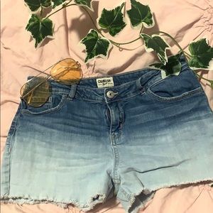 Hey I’m selling a pair of cute shorts size M
